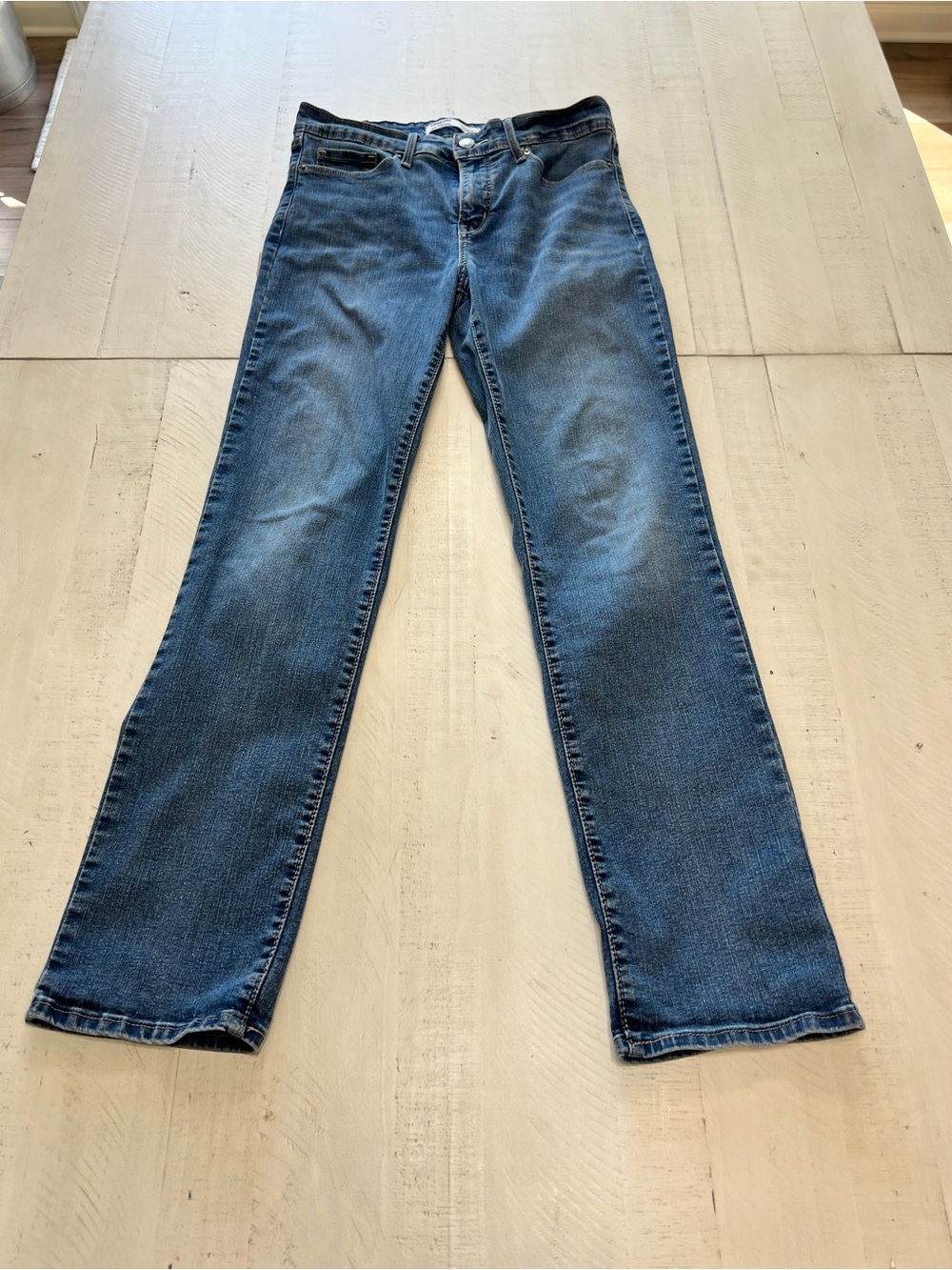 Levi Strauss Signature Gold Totally Shaping Straight Women's Jeans W28 L32 6M
